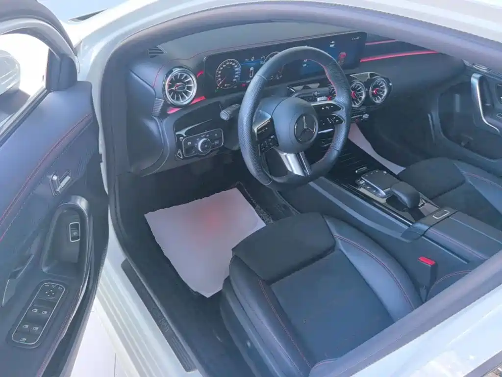 Mercedes-Benz A-Class 2024 — фото 12