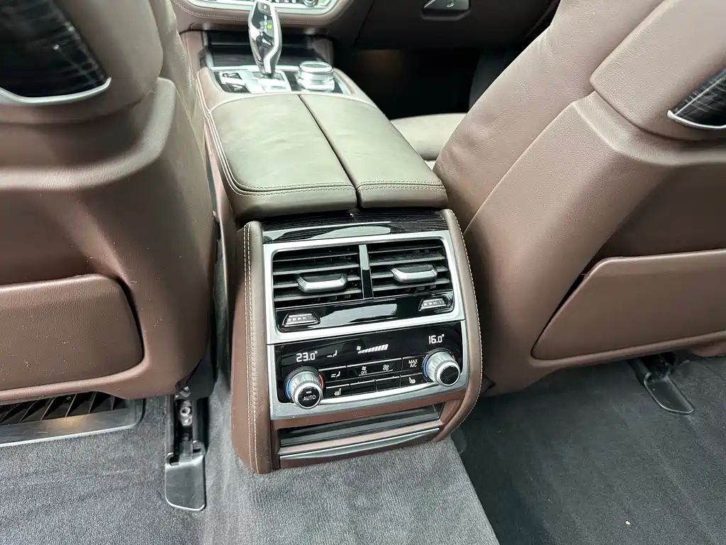 BMW 7 Series 2021 — фото 15