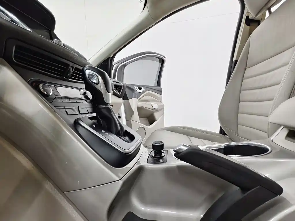 Ford Kuga 2014 — фото 12