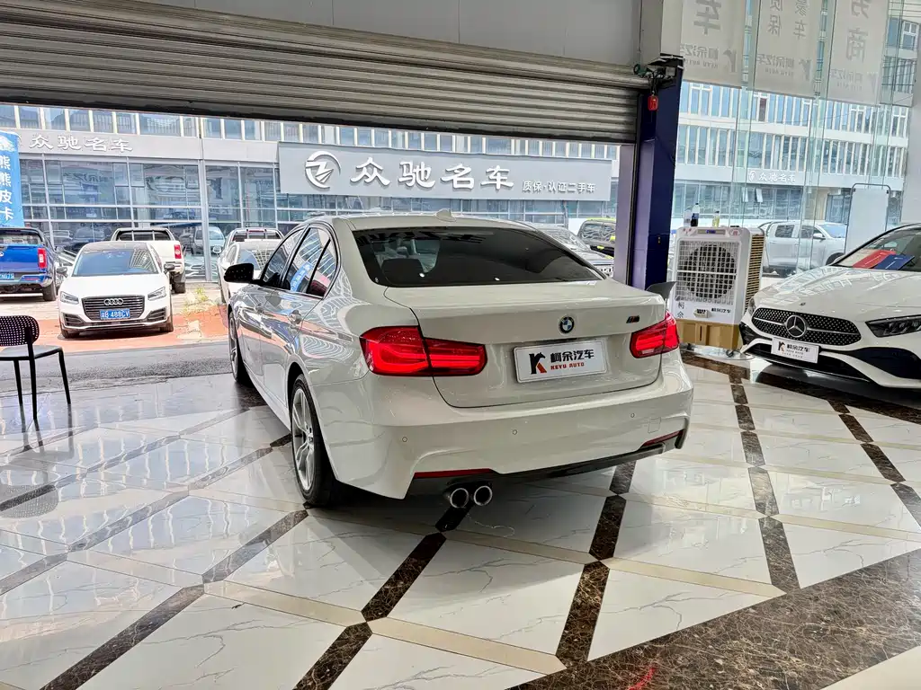 BMW 3 Series 2018 — фото 11