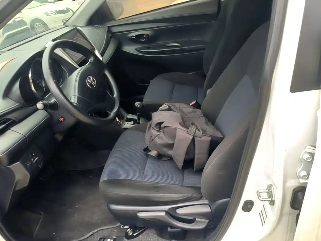 Toyota Yaris L 2018 — фото 15