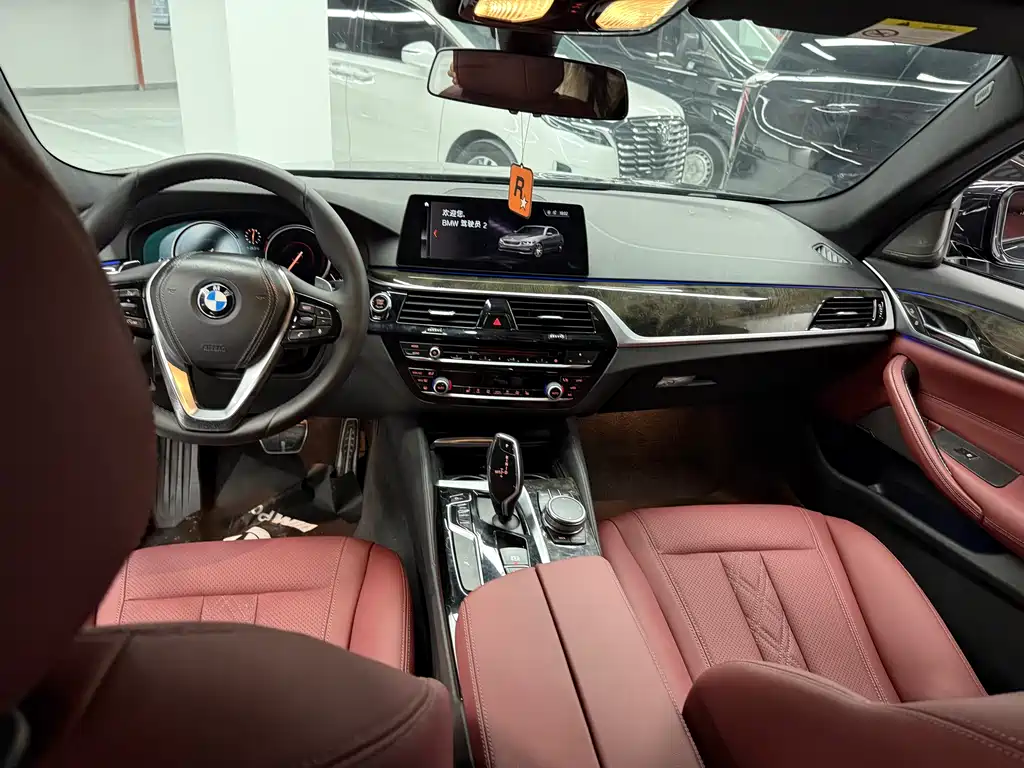 BMW 5 Series 2018 — фото 9