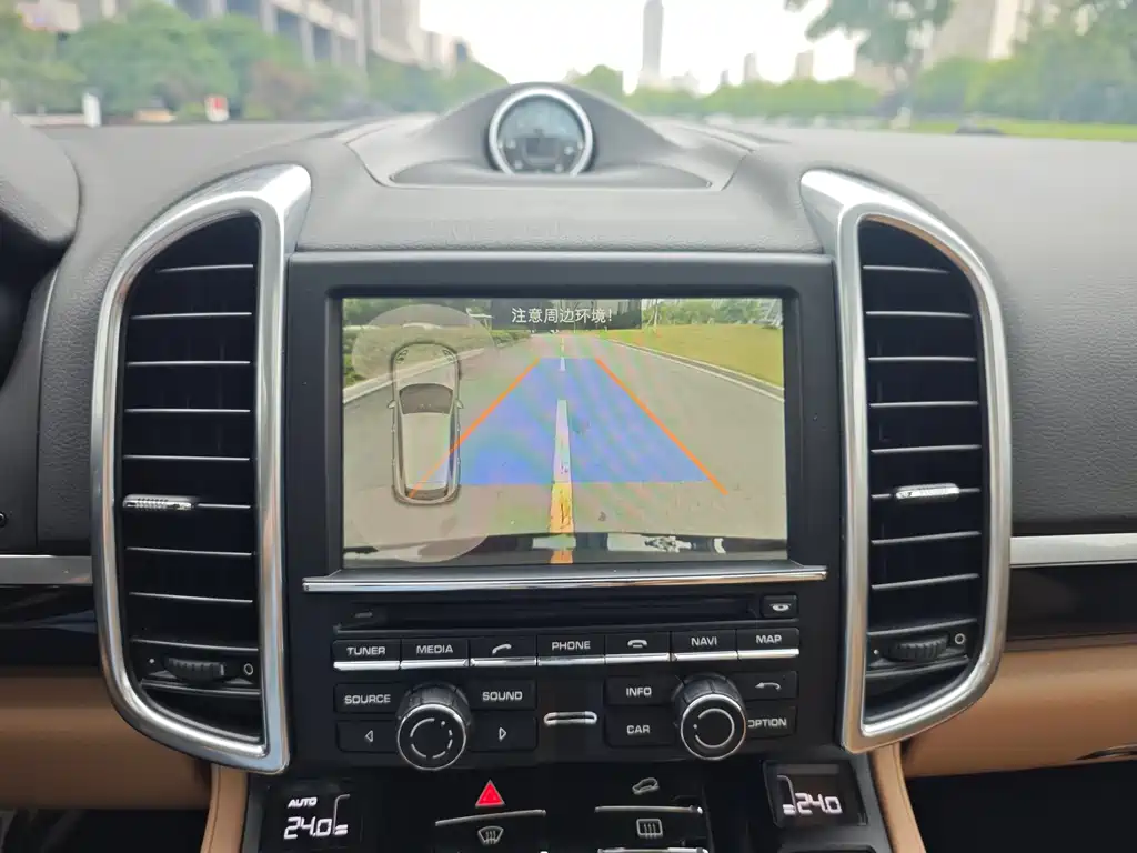Porsche Cayenne 2015 — фото 14