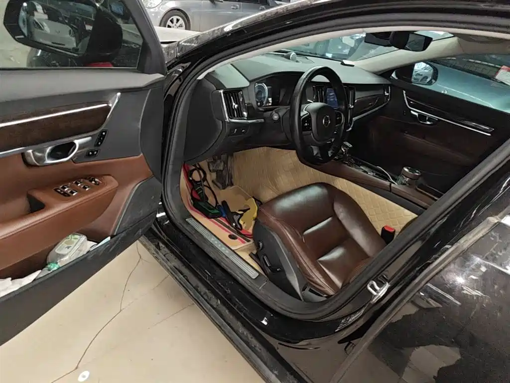 Volvo S90 2018 — фото 16