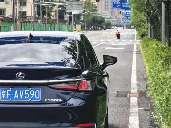 Lexus ES 2021