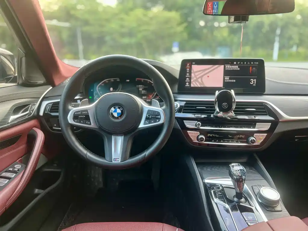 BMW 5 Series 2021 — фото 12