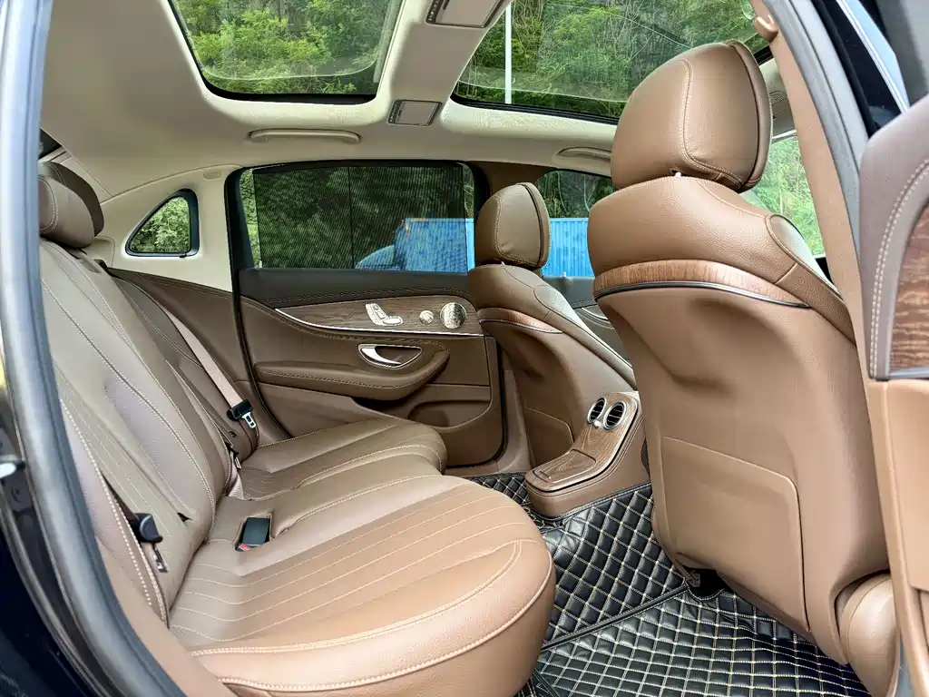 Mercedes-Benz E-Class 2022 — фото 12