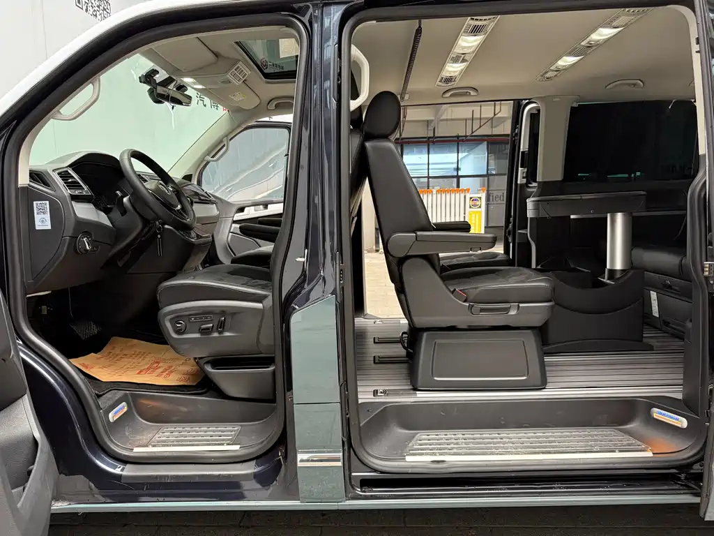 Volkswagen Multivan 2017 — фото 31