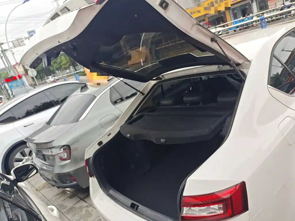 Skoda Octavia 2022 — фото 19