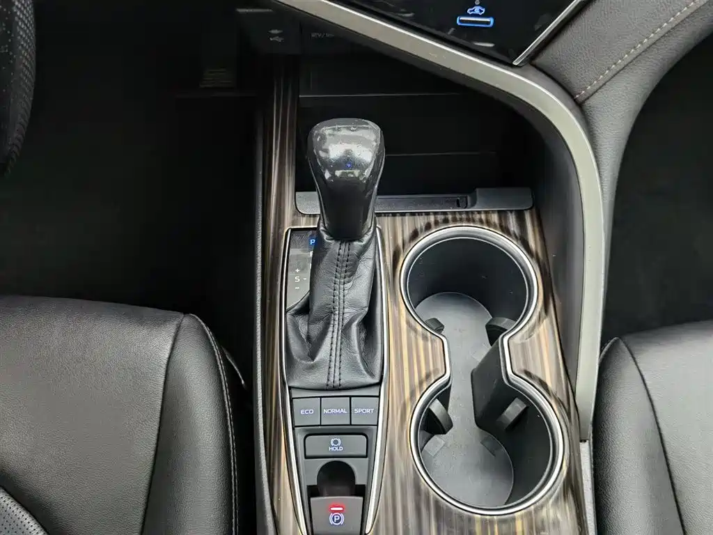Toyota Camry 2018 — фото 13