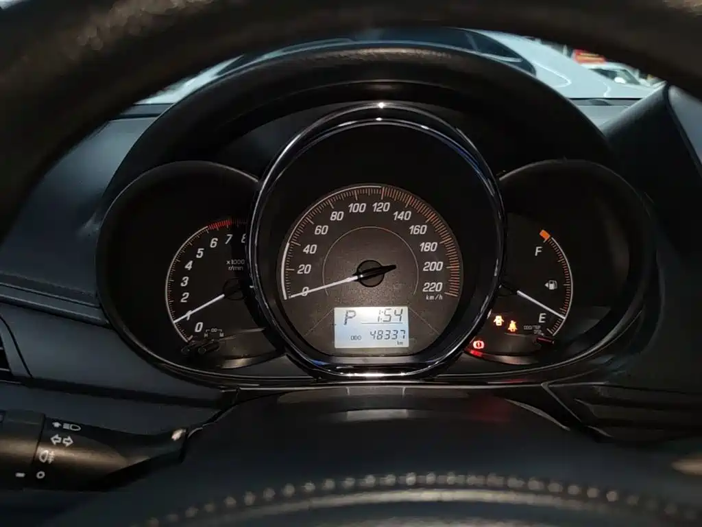 Toyota Yaris L 2021 — фото 12