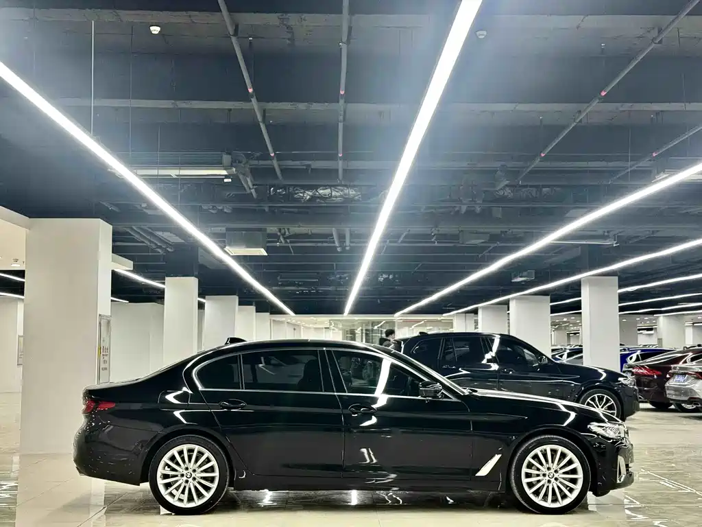 BMW 5 Series 2022 — фото 14