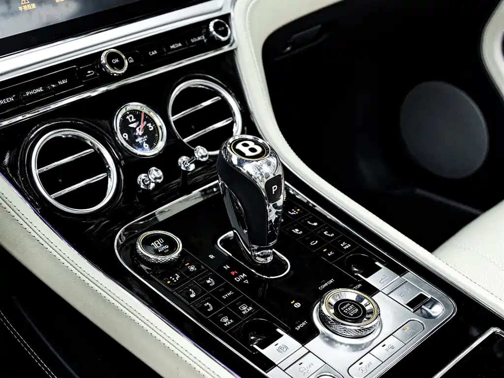 Bentley Continental 2021 — фото 11