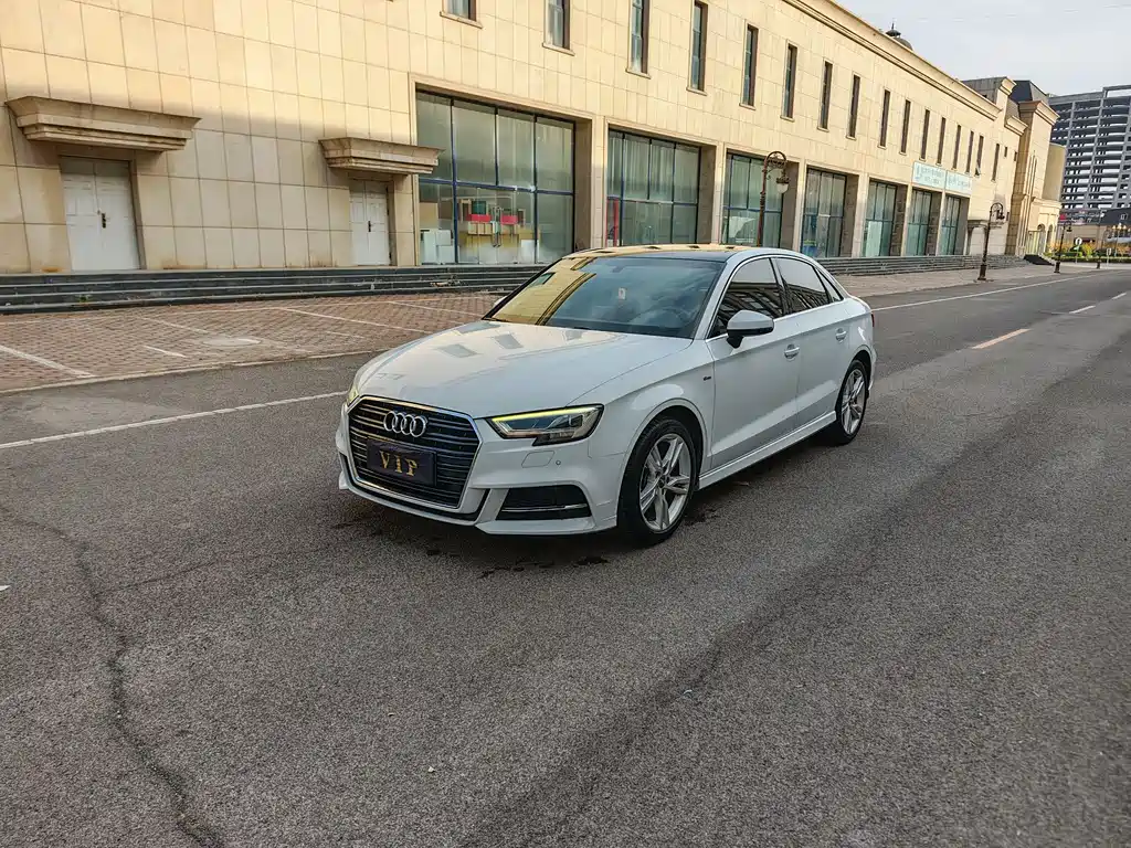 Audi A3 2019 — фото 1