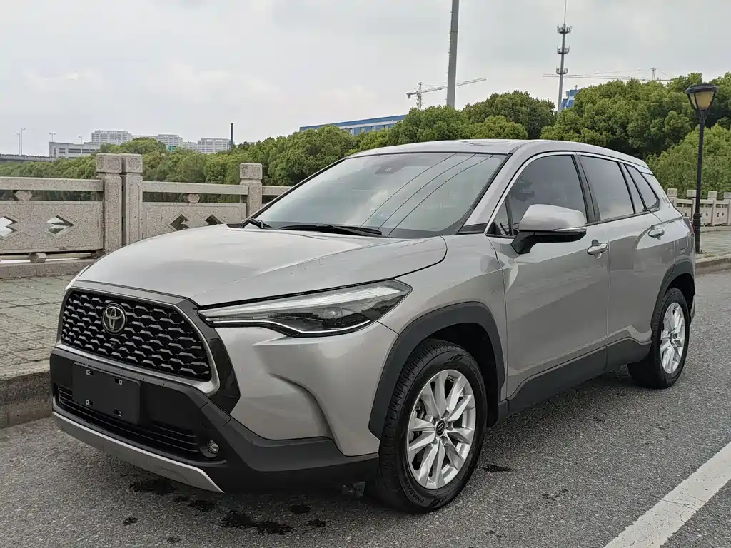 Toyota Corolla Cross 2022 — фото 1