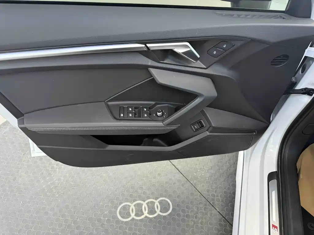 Audi A3 2023 — фото 9