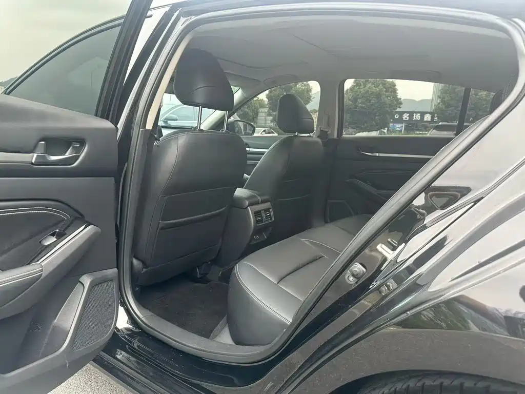Nissan Teana 2022