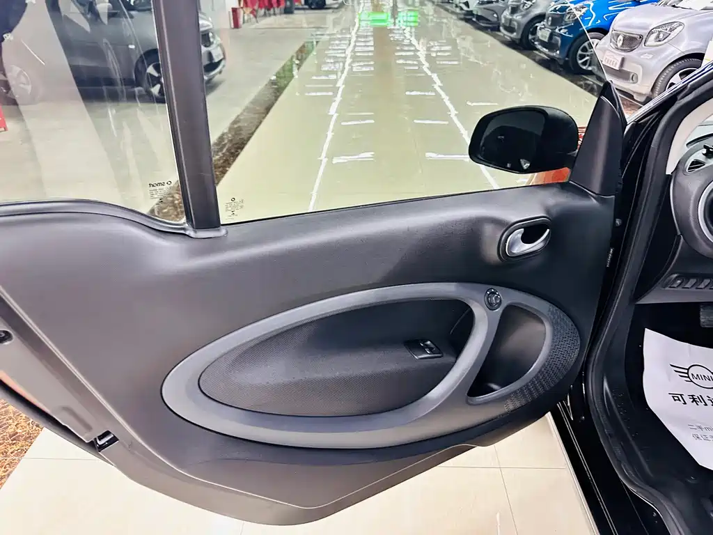 smart Fortwo 2018 — фото 17