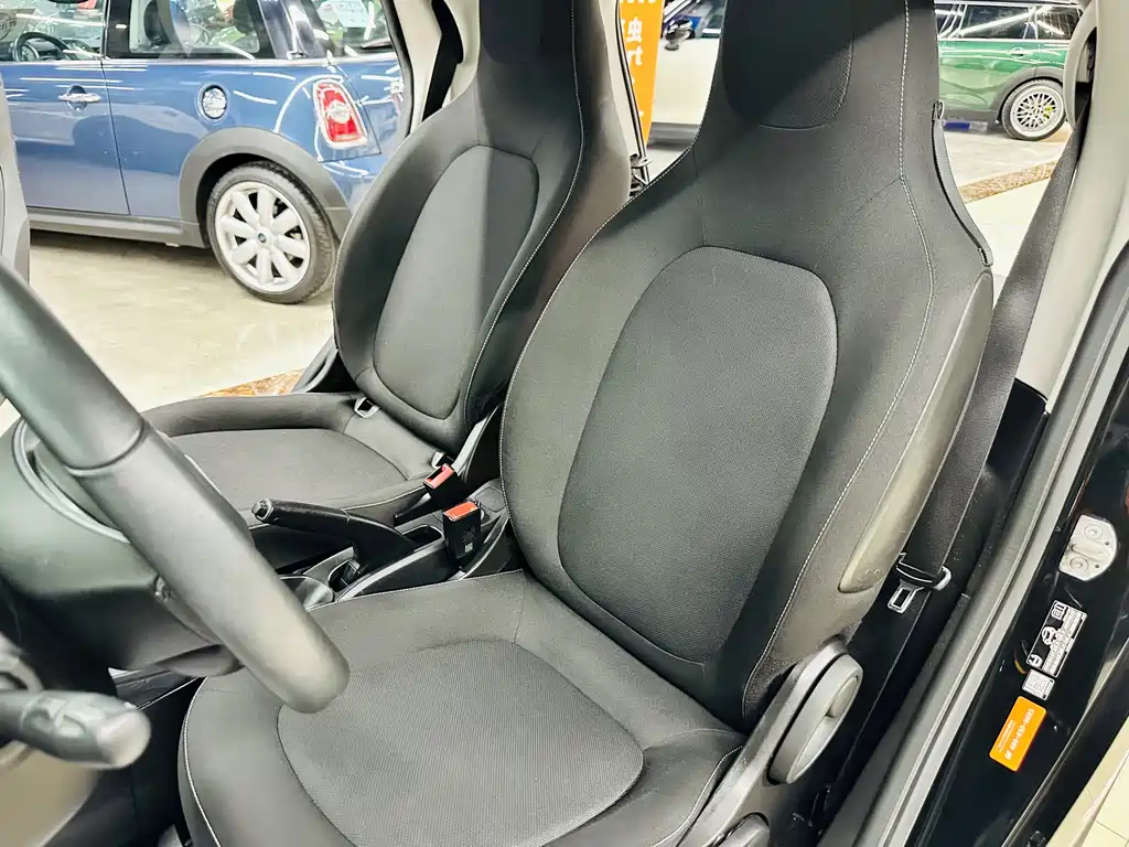 smart Fortwo 2018 — фото 19