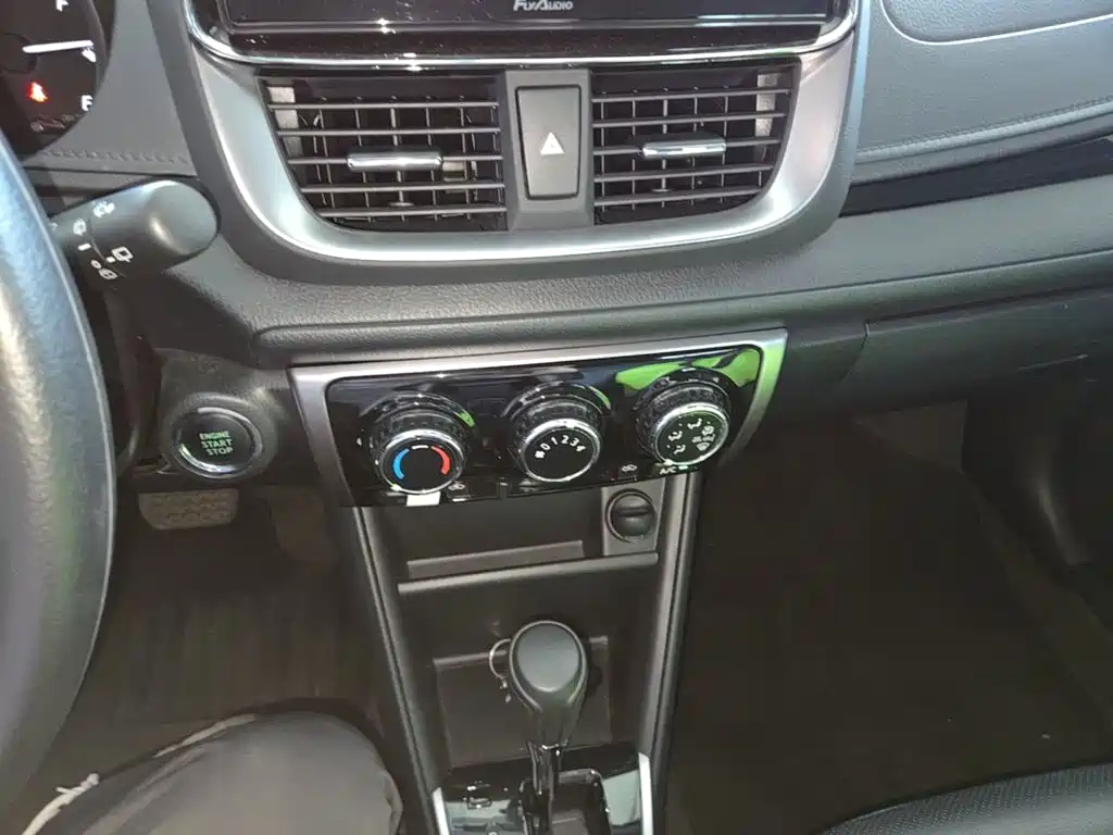 Toyota Yaris L 2023 — фото 13