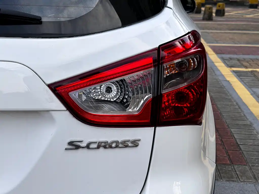 Suzuki S-Cross 2014 — фото 8