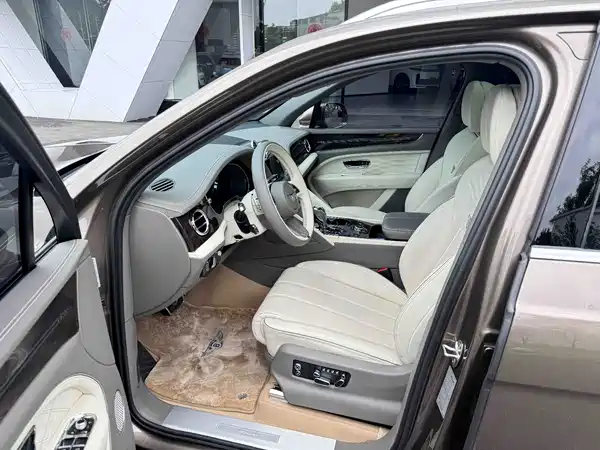 Bentley Bentayga 2023