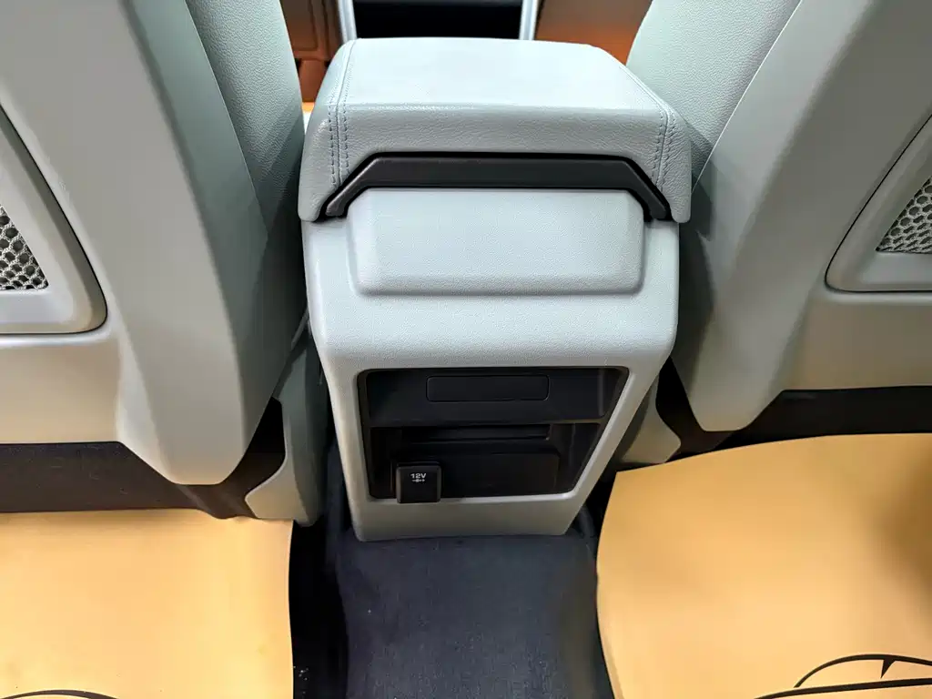 Land Rover Discovery Sport 2018 — фото 19