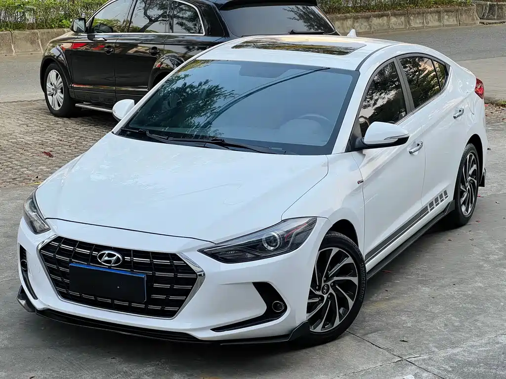 Hyundai Elantra 2019 — фото 1