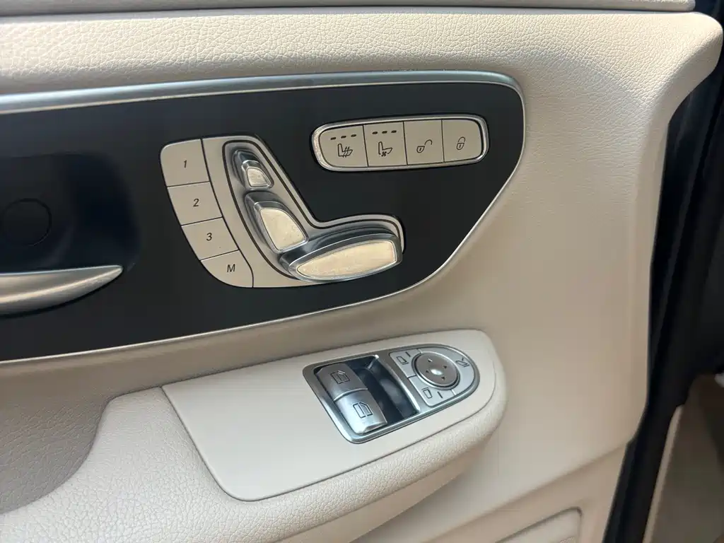 Mercedes-Benz V-Class 2018 — фото 19