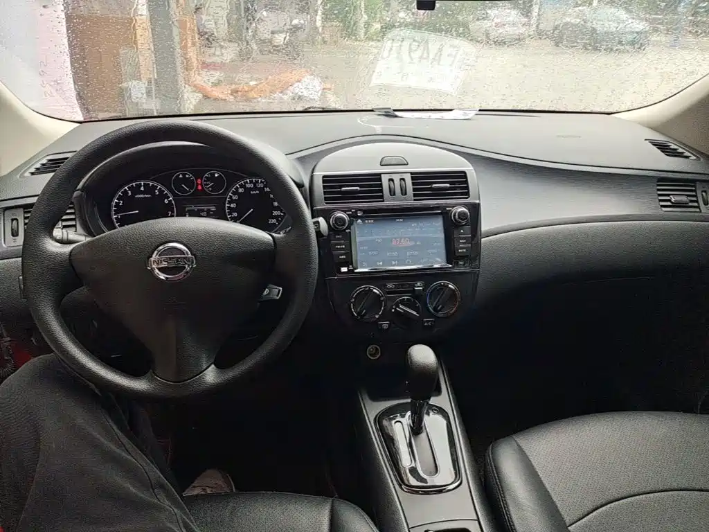 Nissan Tiida 2015 — фото 10