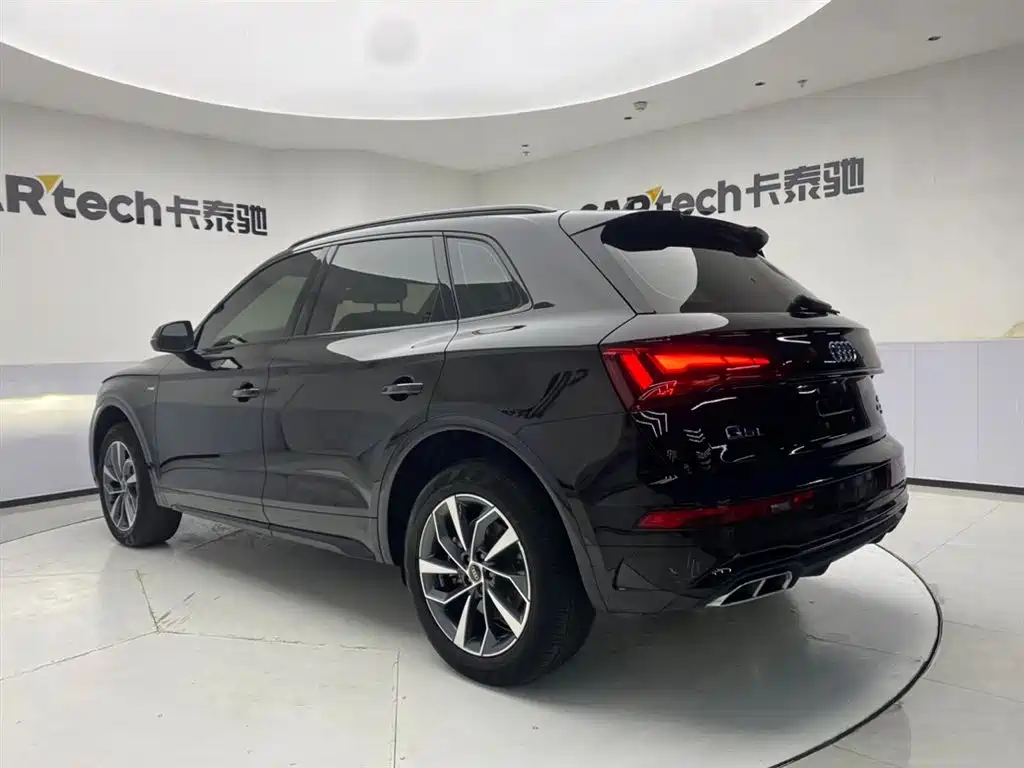 Audi Q5L 2023 — фото 7