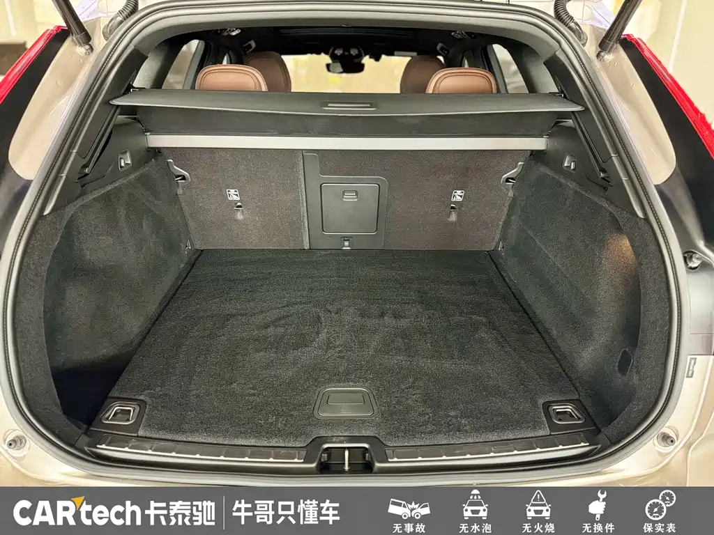 Volvo XC60 2023 — фото 21