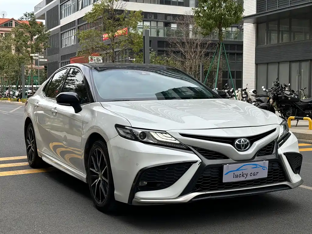 Toyota Camry 2022 — фото 3