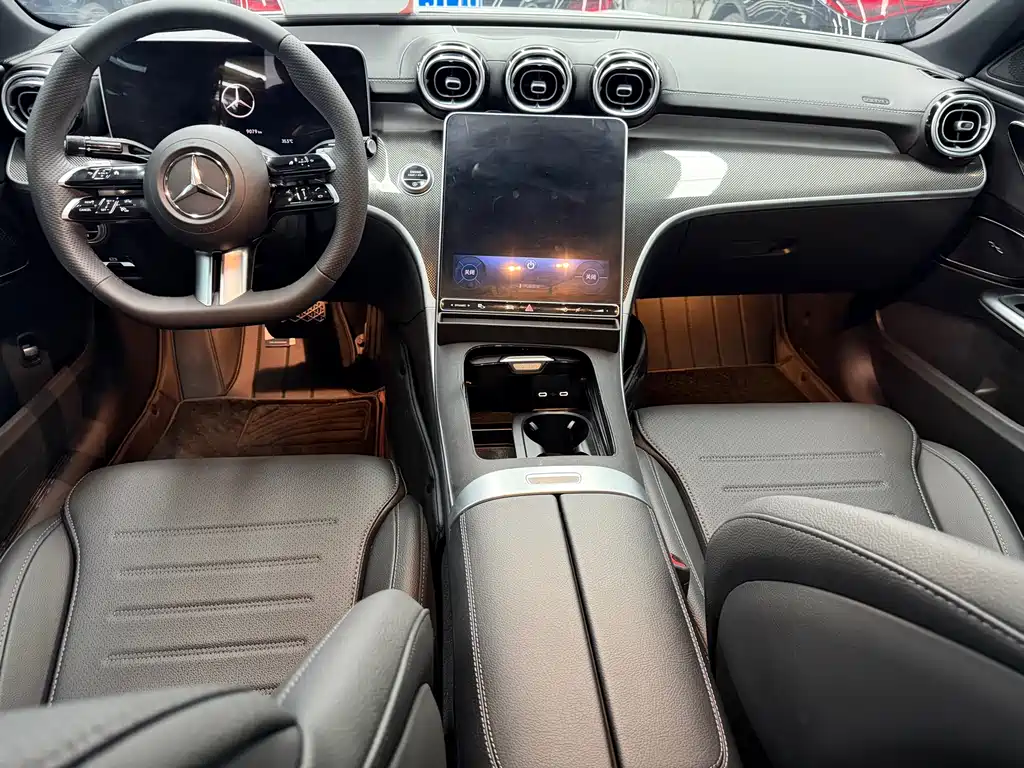 Mercedes-Benz C-Class 2025 — фото 12