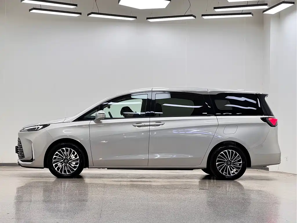 Buick GL8 New Energy 2025 — фото 4