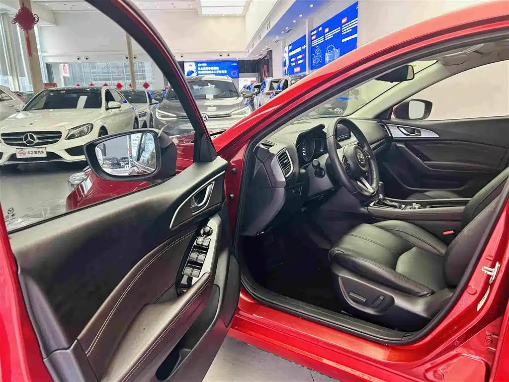 Mazda 3 Axela 2018 — фото 20