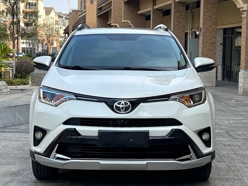 Toyota RAV4 2017 — фото 2
