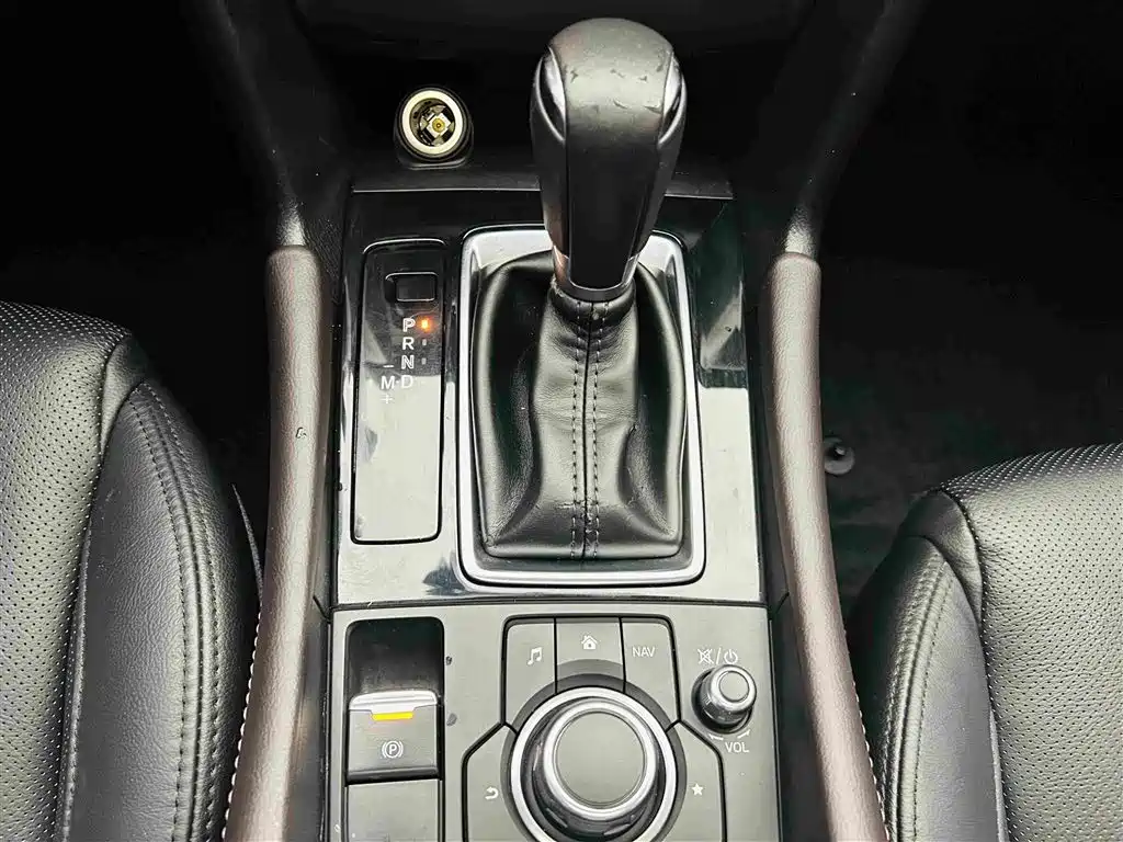 Mazda 3 Axela 2018 — фото 17