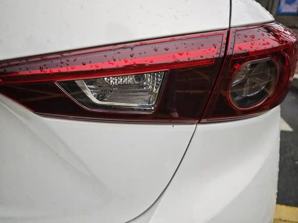 Mazda 3 Axela 2017 — фото 11