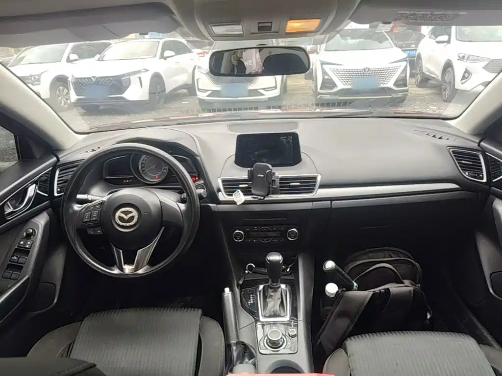 Mazda 3 Axela 2016 — фото 10