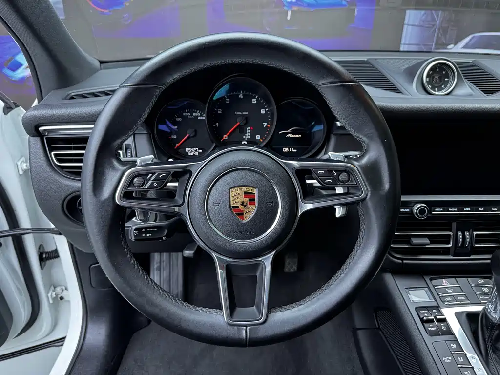 Porsche Macan 2019 — фото 11