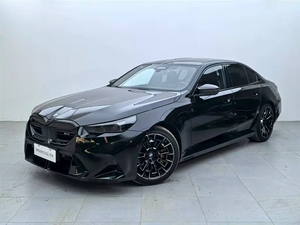 BMW M5 New Energy — фото 1