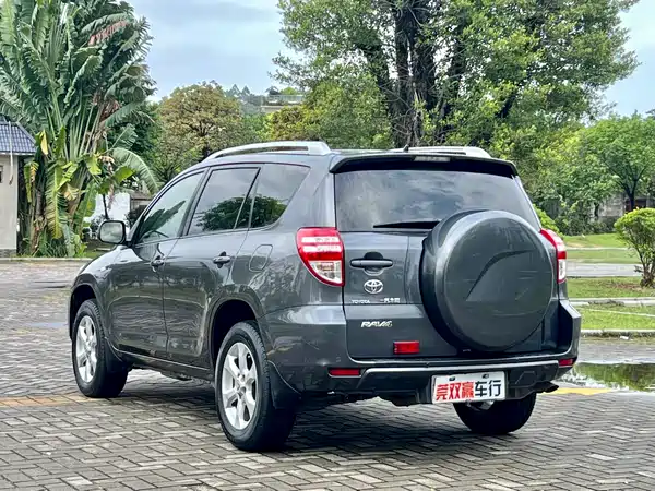 Toyota RAV4 2011