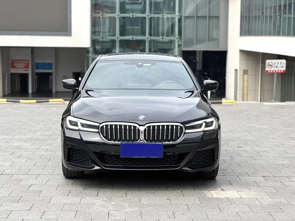 BMW 5 Series 2022 — фото 2