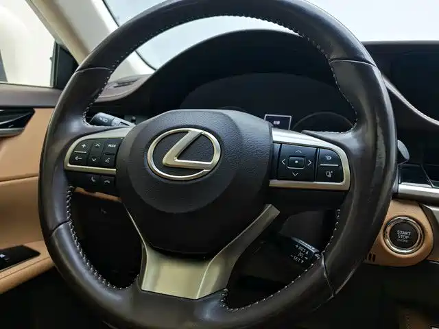 Lexus ES 2017 — фото 16