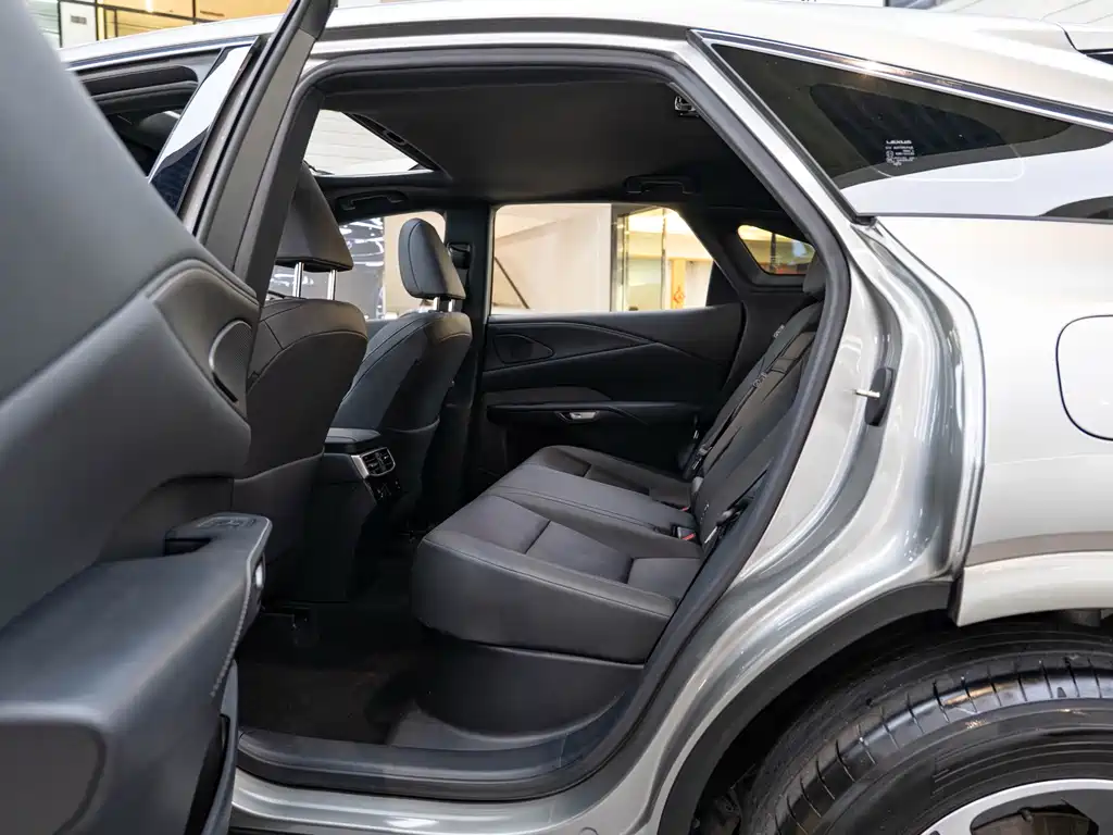 Lexus RX 2025 — фото 10