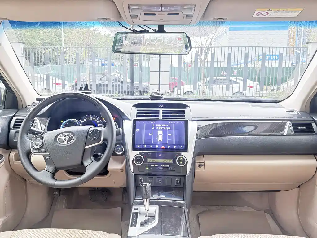 Toyota Camry 2013 — фото 11