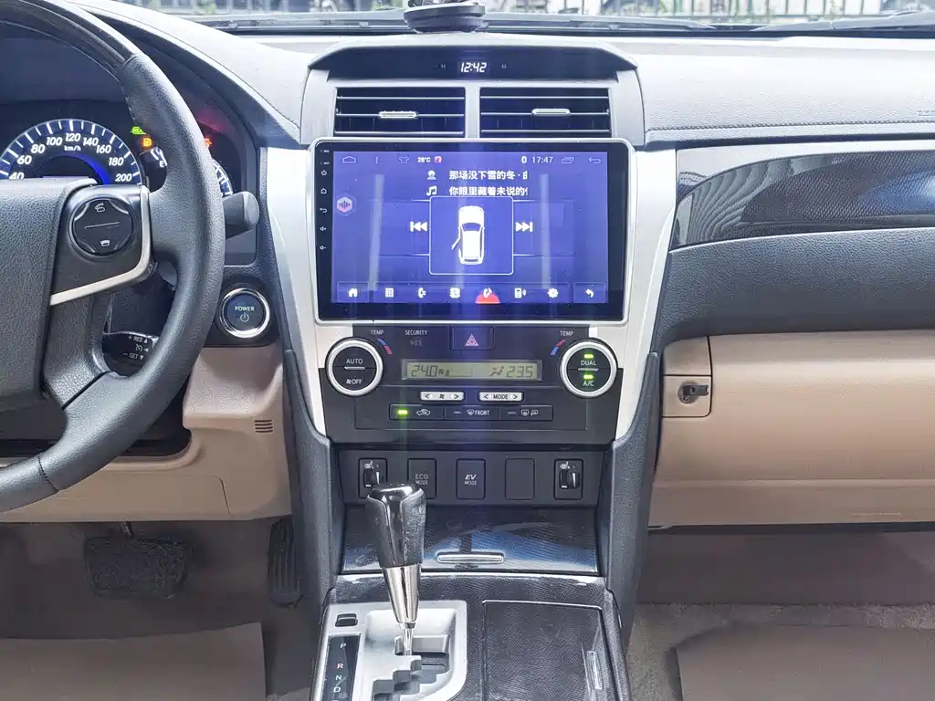 Toyota Camry 2013 — фото 15