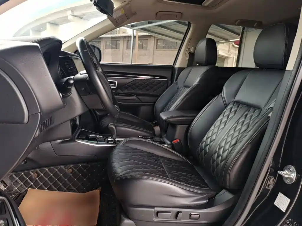 Mitsubishi Outlander 2021 — фото 15