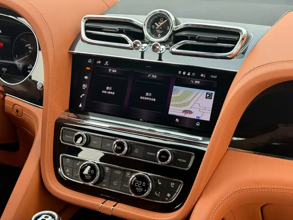 Bentley Bentayga 2020 — фото 31